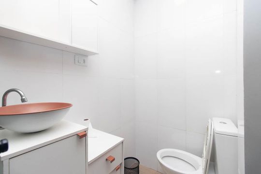 Banheiro de kitnet/studio para alugar com 1 quarto, 28m² em Vila Mazzei, São Paulo