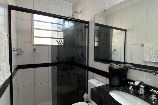 Quarto 1 - Suíte Banheiro  de casa de condomínio à venda com 3 quartos, 155m² em Taboão, São Bernardo do Campo