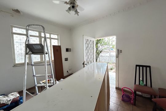 Sala de casa para alugar com 3 quartos, 660m² em Osvaldo Cruz, Rio de Janeiro