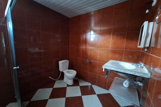 Banheiro de casa para alugar com 3 quartos, 145m² em Jardim Primavera, Duque de Caxias