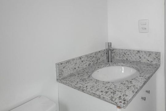 Banheiro de apartamento à venda com 1 quarto, 40m² em Bom Fim, Porto Alegre