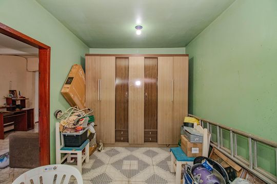 Garagem de casa à venda com 6 quartos, 234m² em Costa E Silva, Porto Alegre