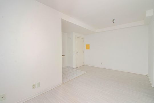 Sala de apartamento para alugar com 3 quartos, 90m² em Humaitá, Porto Alegre