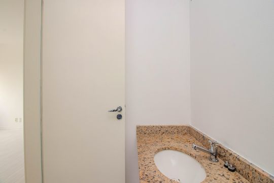 Banheiro Social de apartamento para alugar com 3 quartos, 90m² em Humaitá, Porto Alegre