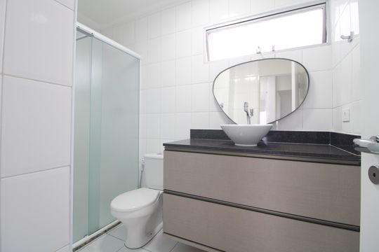 Banheiro de apartamento para alugar com 3 quartos, 74m² em Vila Sofia, São Paulo