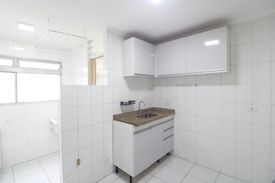 Cozinha de apartamento para alugar com 3 quartos, 74m² em Vila Sofia, São Paulo