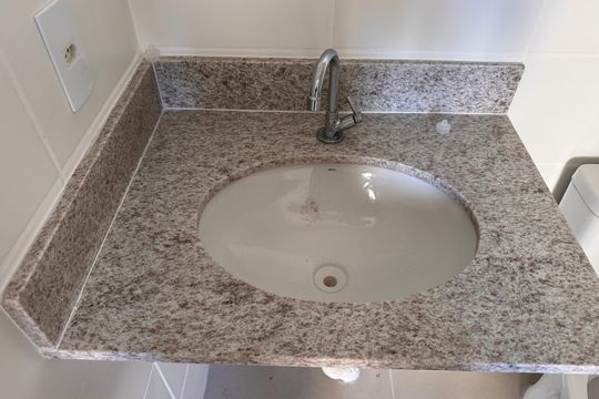 Banheiro Social de apartamento para alugar com 2 quartos, 55m² em Recreio dos Bandeirantes, Rio de Janeiro