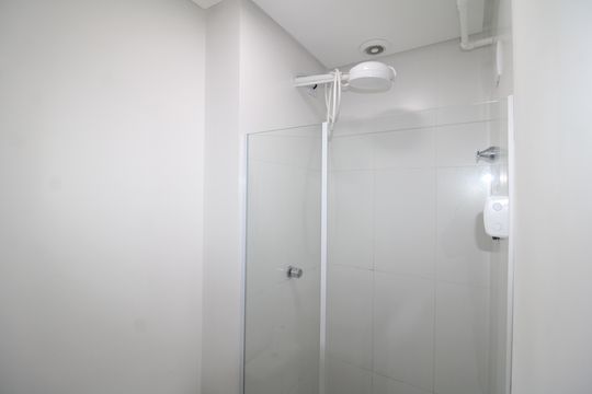 Banheiro de kitnet/studio para alugar com 1 quarto, 44m² em Santana, São Paulo