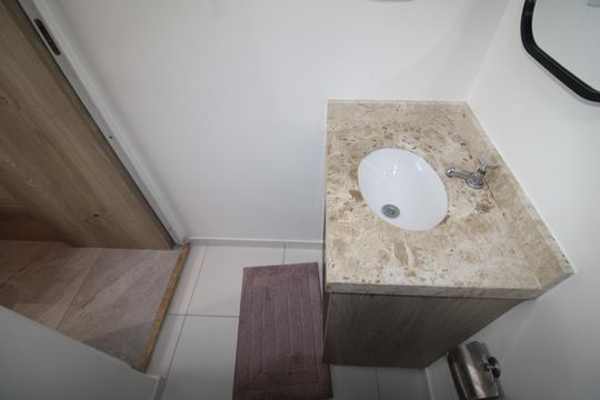 Banheiro de kitnet/studio para alugar com 1 quarto, 44m² em Santana, São Paulo