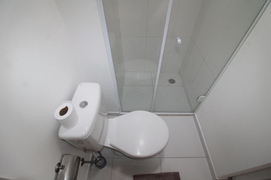 Banheiro de kitnet/studio para alugar com 1 quarto, 44m² em Santana, São Paulo
