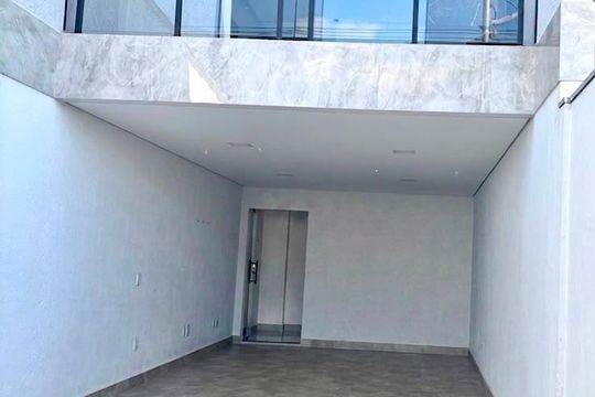 Garagem de casa à venda com 3 quartos, 184m² em Parque Xangri-lá, Contagem