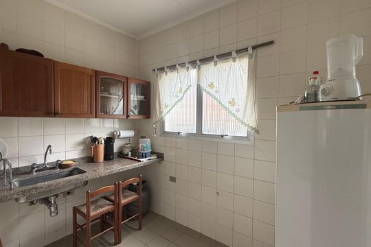 Cozinha de apartamento para alugar com 2 quartos, 62m² em Parque Enseada, Guarujá