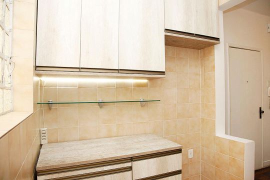 Cozinha de apartamento à venda com 3 quartos, 73m² em Menino Deus, Porto Alegre