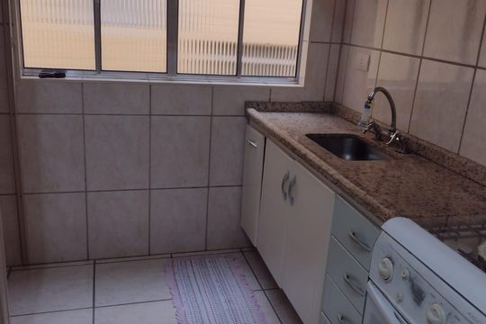 Cozinha de apartamento para alugar com 2 quartos, 65m² em Cidade Satelite Santa Barbara, São Paulo
