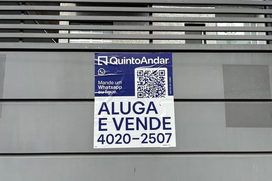 Placa instalada  de apartamento para alugar com 2 quartos, 33m² em Vila Bela, São Paulo