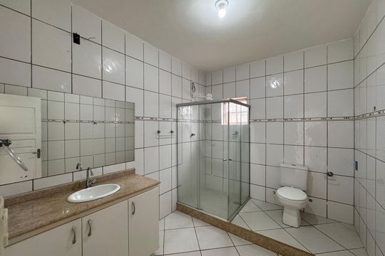 Banheiro Social de casa de condomínio para alugar com 2 quartos, 90m² em Ilha de Guaratiba, Rio de Janeiro