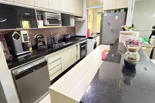 Cozinha de apartamento à venda com 1 quarto, 68m² em Jardim Tupanci, Barueri