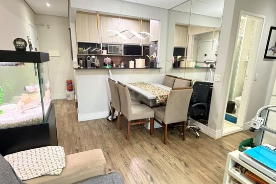 Sala  de apartamento à venda com 1 quarto, 68m² em Jardim Tupanci, Barueri