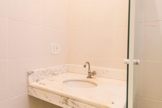 Banheiro da Suíte de apartamento à venda com 2 quartos, 61m² em Vila Iracema, Barueri
