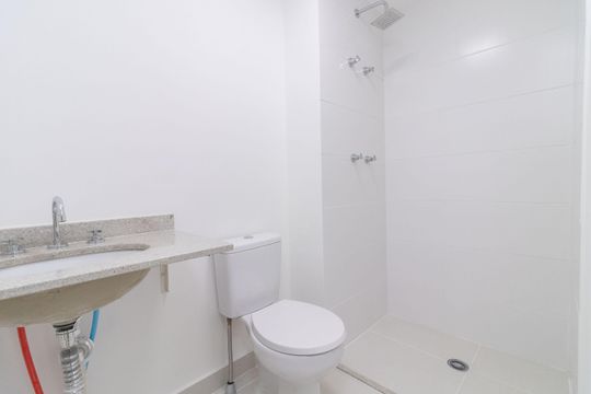 Banheiro de apartamento à venda com 1 quarto, 42m² em Vila Guilhermina, São Paulo