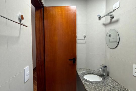 Banheiro social de apartamento para alugar com 2 quartos, 129m² em Vila Iracema, São Bernardo do Campo