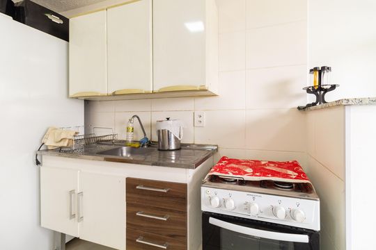 Cozinha de apartamento para alugar com 1 quarto, 32m² em Barra Funda, São Paulo