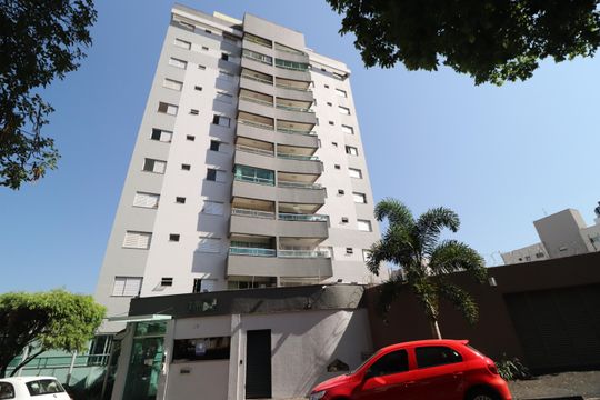 Fachada de apartamento para alugar com 3 quartos, 90m² em Santa Maria, Uberlândia