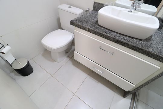 Banheiro do Quarto 2 de apartamento para alugar com 3 quartos, 90m² em Santa Maria, Uberlândia