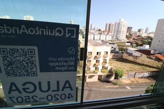 Plaquinha de apartamento para alugar com 3 quartos, 90m² em Santa Maria, Uberlândia