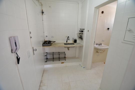 Cozinha de kitnet/studio para alugar com 1 quarto, 45m² em Centro, Campinas