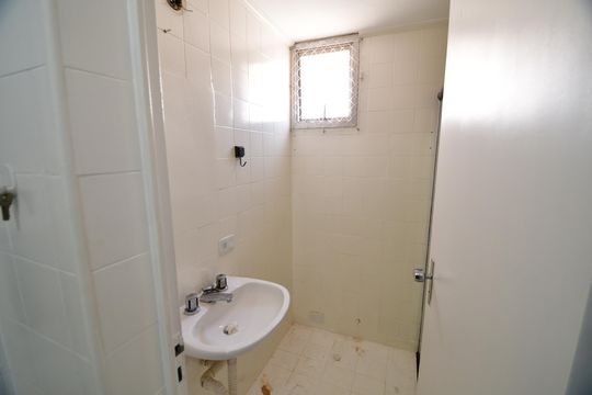 Banheiro de kitnet/studio para alugar com 1 quarto, 45m² em Centro, Campinas