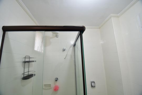 Banheiro de kitnet/studio para alugar com 1 quarto, 45m² em Centro, Campinas