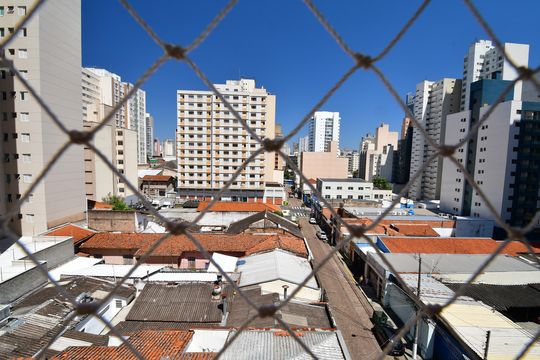 Quarto - Vista de kitnet/studio para alugar com 1 quarto, 45m² em Centro, Campinas