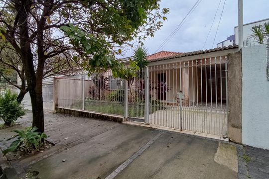 Fachada de casa para alugar com 3 quartos, 230m² em Cursino, São Paulo