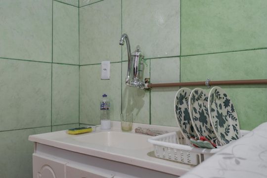 Cozinha e Área de Serviço de apartamento à venda com 2 quartos, 55m² em Mário Quintana, Porto Alegre