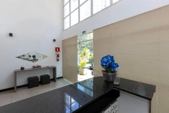 Hall de entrada de kitnet/studio à venda com 1 quarto, 50m² em Vale do Sereno, Nova Lima