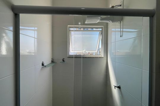 Banheiro da Suíte de apartamento para alugar com 2 quartos, 65m² em Caminho Novo, Palhoça
