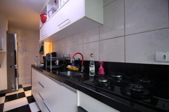 Cozinha de apartamento à venda com 2 quartos, 55m² em Jardim Umarizal, São Paulo