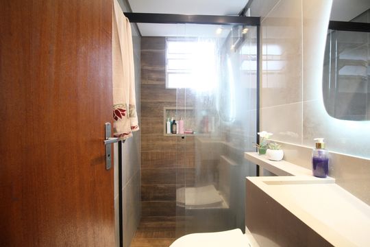 Banheiro de apartamento à venda com 2 quartos, 55m² em Jardim Umarizal, São Paulo