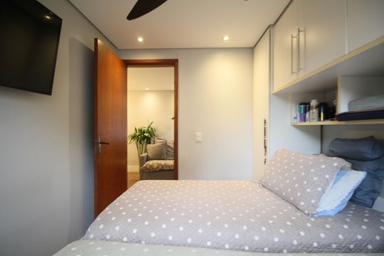 Quarto 1 de apartamento à venda com 2 quartos, 55m² em Jardim Umarizal, São Paulo