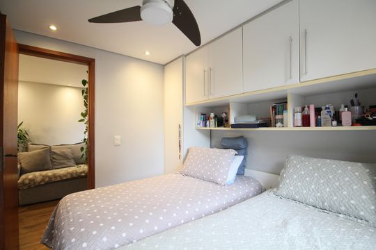 Quarto 1 de apartamento à venda com 2 quartos, 55m² em Jardim Umarizal, São Paulo