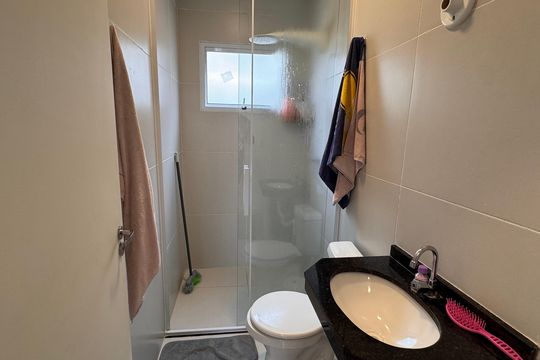Banheiro de casa de condomínio para alugar com 3 quartos, 77m² em Chácara Ondas Verdes, Cotia