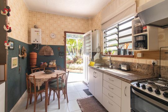 Cozinha de casa à venda com 4 quartos, 280m² em Teresópolis, Porto Alegre
