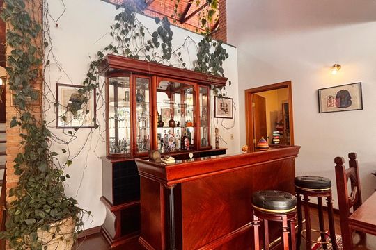 Sala de casa de condomínio à venda com 4 quartos, 650m² em Morada dos Pássaros, Barueri