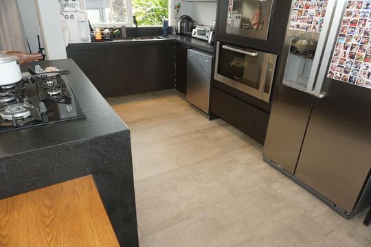 Cozinha de casa de condomínio para alugar com 4 quartos, 460m² em Jardim Indaia, Embu das Artes
