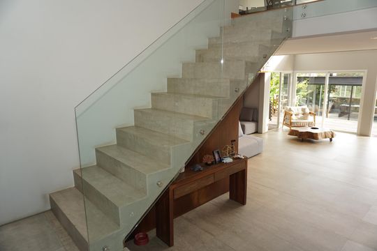 Escada de casa de condomínio para alugar com 4 quartos, 460m² em Jardim Indaia, Embu das Artes