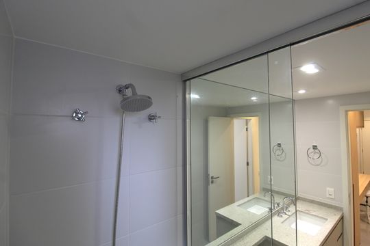 Banheiro de apartamento para alugar com 1 quarto, 45m² em Vila Olímpia, São Paulo