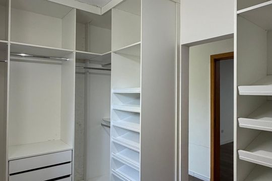 Casa de Condomínio para alugar com 4 quartos, 400m² em Nova Fazendinha, Carapicuíba