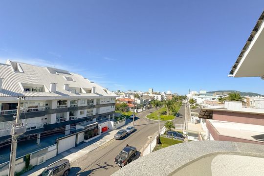 Vista  de apartamento para alugar com 3 quartos, 200m² em Ingleses Centro, Florianópolis