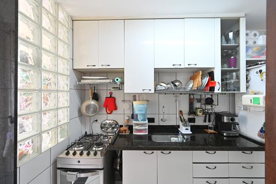 Cozinha  de apartamento à venda com 2 quartos, 57m² em Vila Monte Alegre, São Paulo
